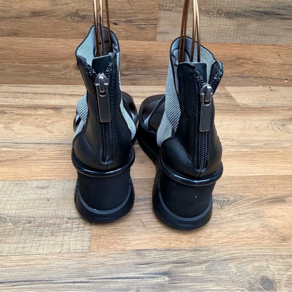 Sorel Stylish Black and Gray Women's size 5 Sandals - Picture 7 of 8